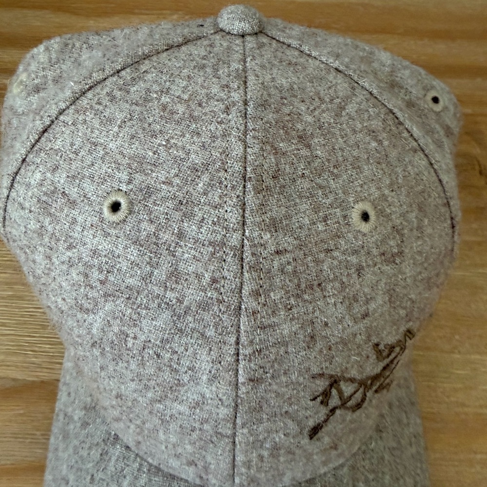 Arc’teryx Dark Beige Wool Blend Ball Cap Fitted. Like New. Excellent Condition. - Picture 3 of 7